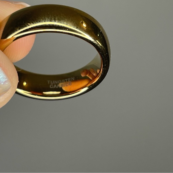 Tungsten Carbide gold coloured wedding band - Picture 5 of 7